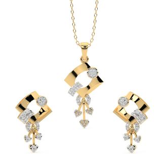 Designer Pendant Set In Gold